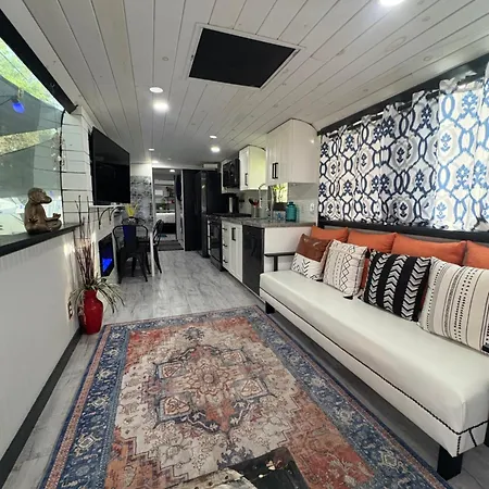 Pet Friendly, Modern And Unique Tiny Home!